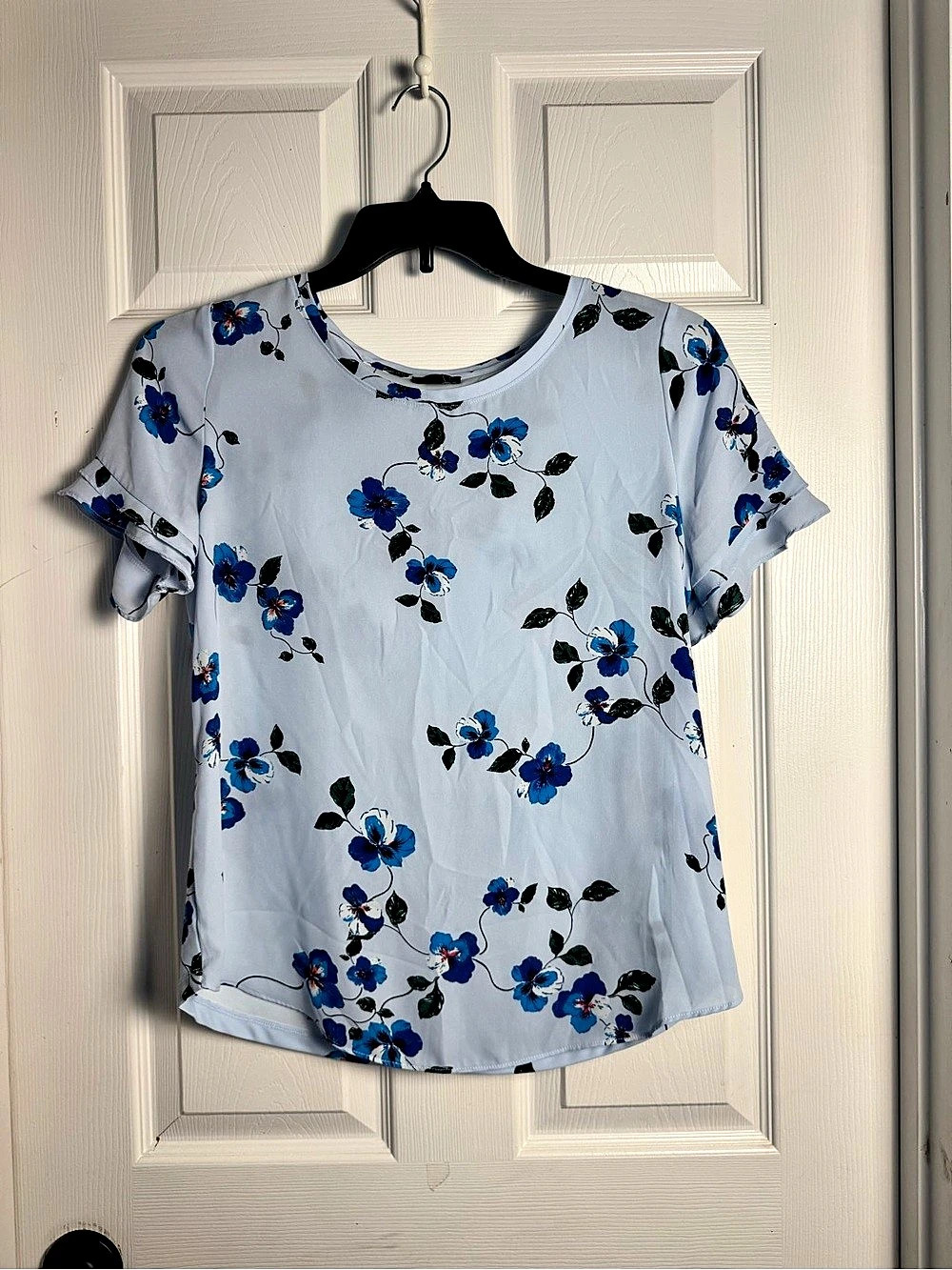 Ann Taylor Factory Floral Short Sleeve Top in Blue & White Size Medium